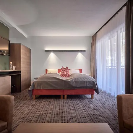 Panoramahotel Fliesserhof 3* فليس