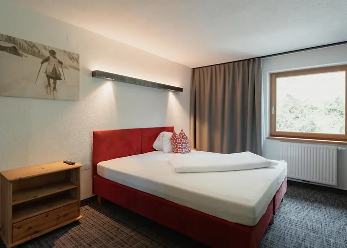 Panoramahotel Fliesserhof 3* فليس